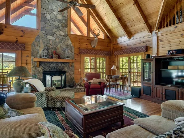 169 Saratoga Dr, Cullowhee, NC 28723