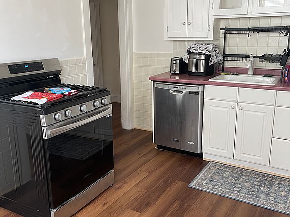 3rd image of 17 Keenan St #17