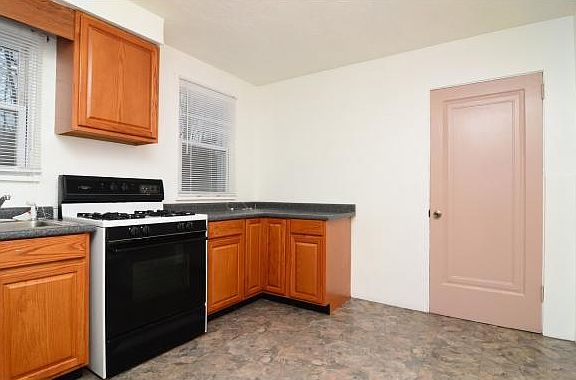 2nd image of 813 N Circle Dr