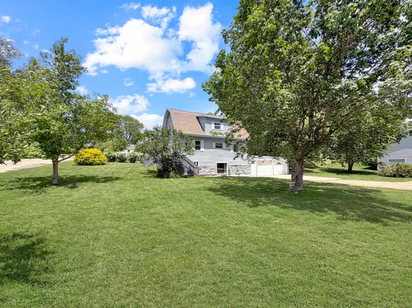 1210 Sun Vu Dr, Freeport, IL 61032
