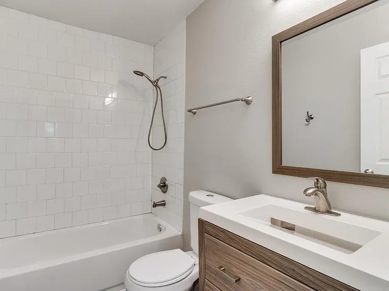 1516 Valley View St — Photo 6
