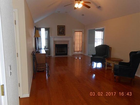 3rd image of 972 S Regency Dr