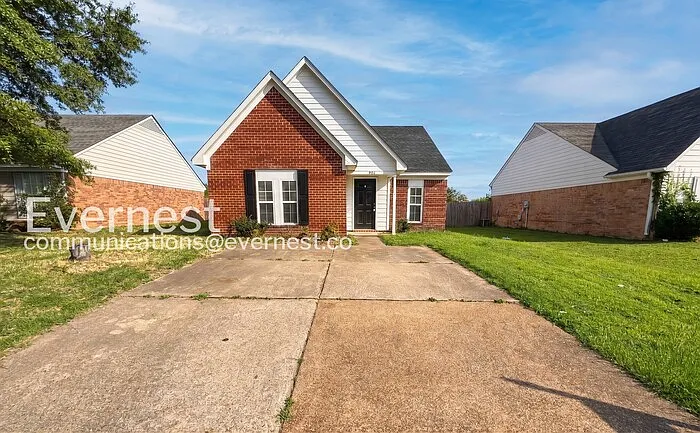 5669 Kaitlyn Dr W — Photo 1