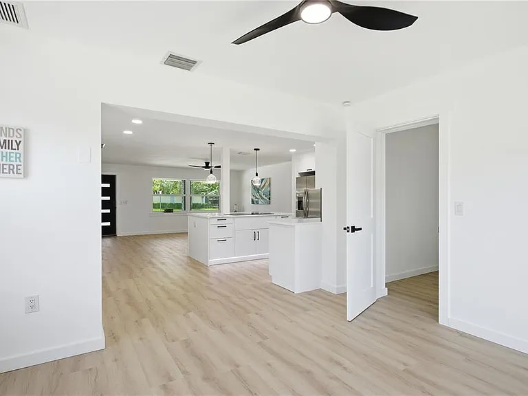 1290 Michigan Blvd — Photo 17