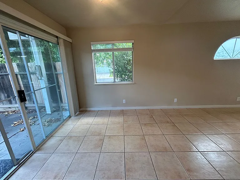 2924 Merle Ave — Photo 7
