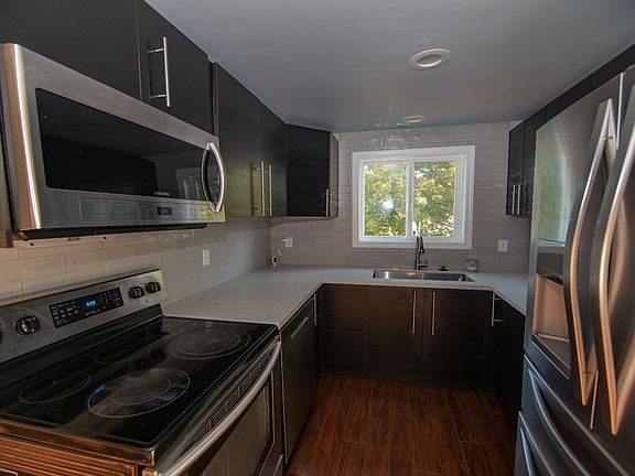 5th image of 3210 53rd Pl NE