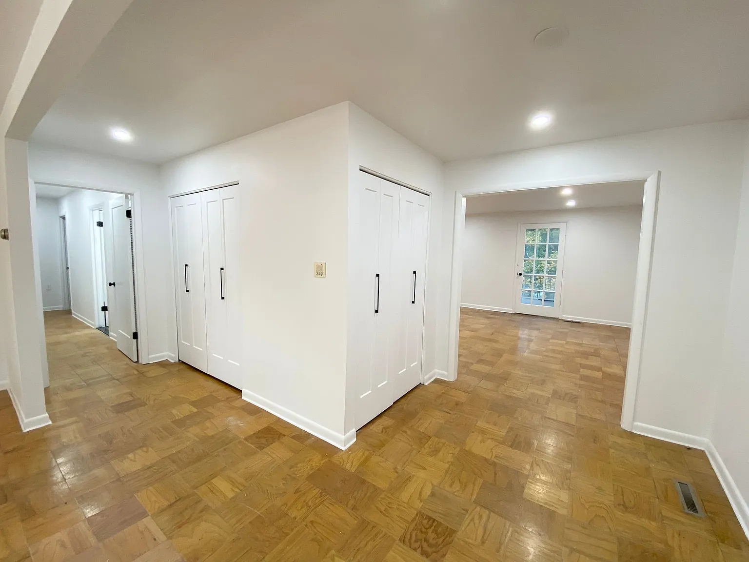 Melrose Apartments — Photo 4