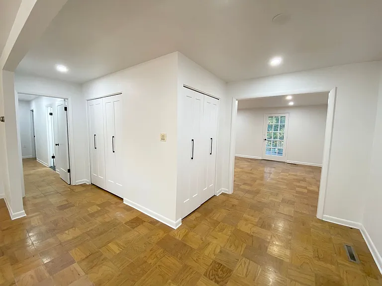 Melrose Apartments — Photo 4