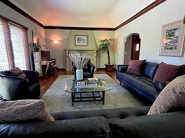 5 bed, 3500 sqft, $14,500 — Photo 4