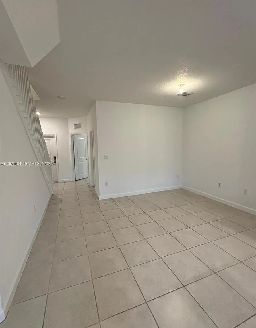 3 bed, 1320 sqft, $3,000 — Photo 3