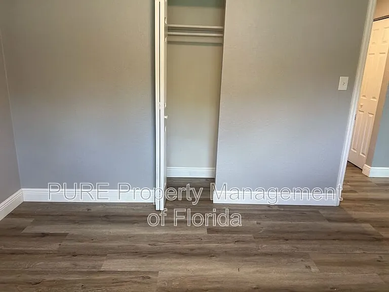 1135 NE 9th Ave — Photo 17