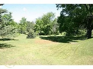 2594 Collinsville Ln photo 1