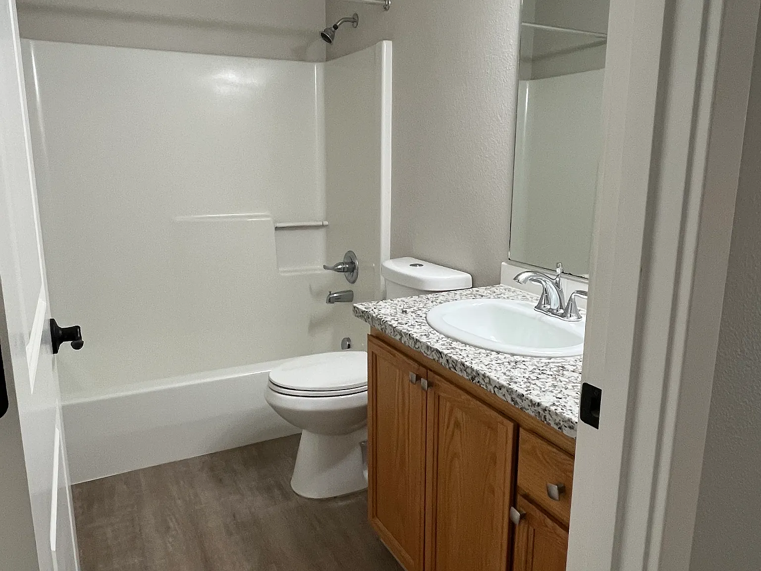 3 bed, 1200 sqft, $2,150 — Photo 4