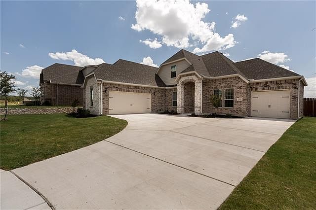 1st image of 205 White Oak Ct