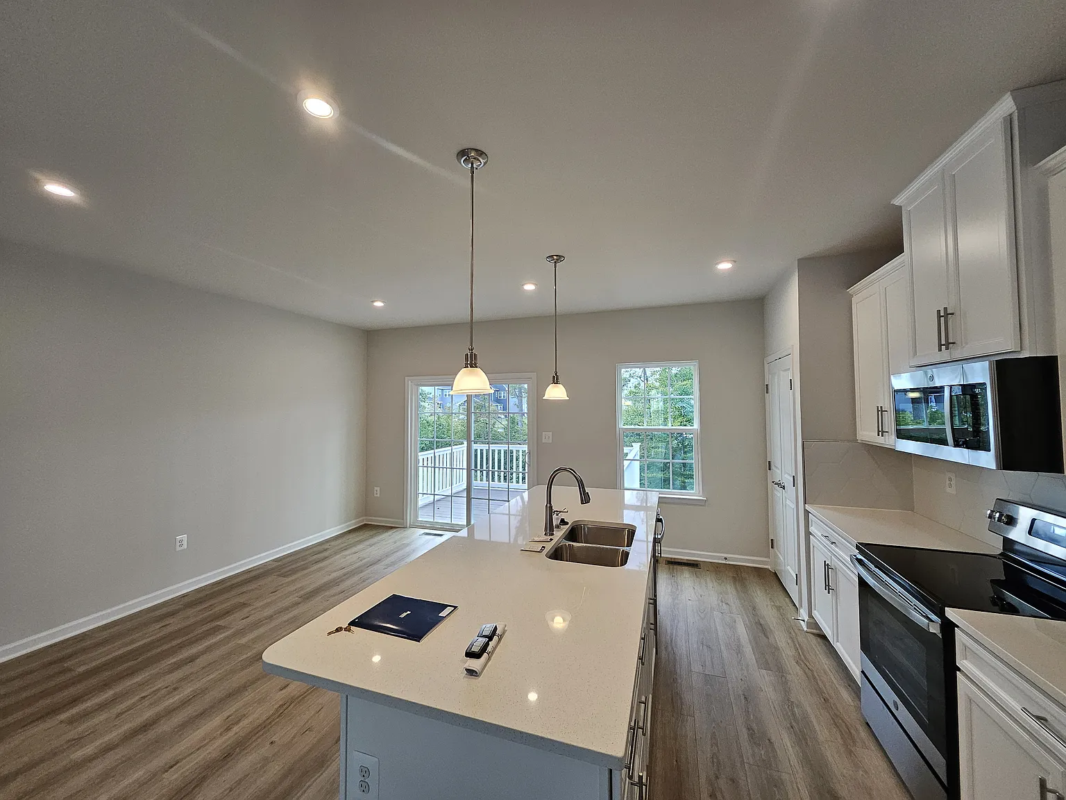 3 bed, 1916 sqft, $2,650 — Photo 4