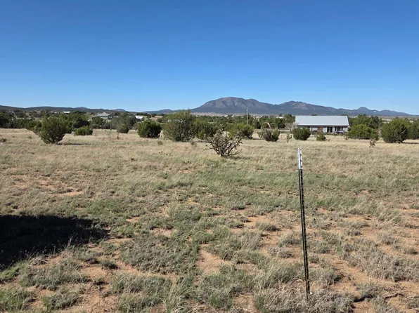 32 Woodline Dr, Edgewood, NM 87015