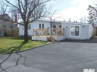 30 Dennis Dr, Ronkonkoma, NY 11779