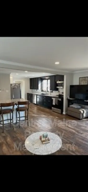 4 bed, 2.0 bath, $2,950 — Photo 2