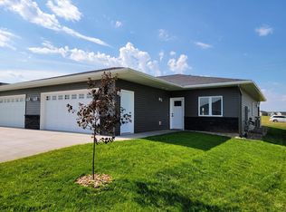 415 Tee Box Ln NE, Stewartville, MN 55976