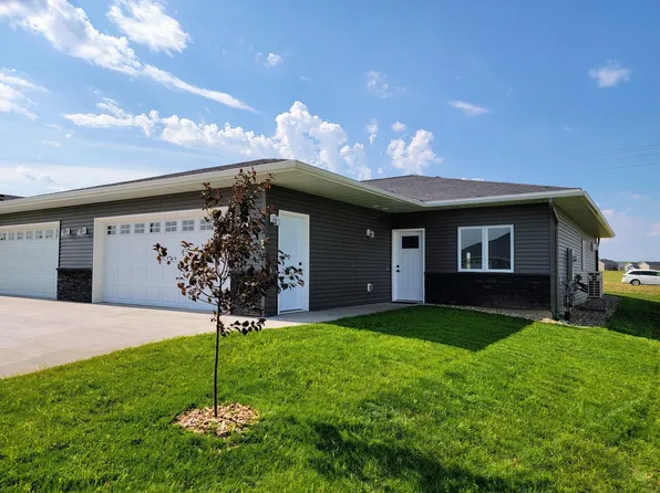 415 Tee Box Ln NE, Stewartville, MN 55976