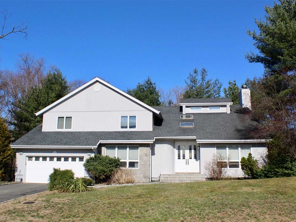 1st image of 1 Carlyle Dr