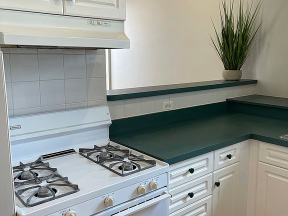 2nd image of 2034 N Damen Ave APT 2R