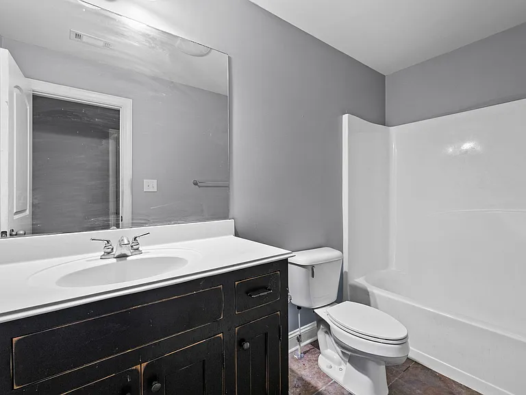 175 Colonial Ct — Photo 18