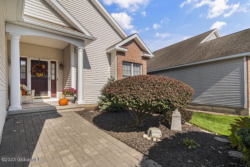 2nd image of 29 Cheshire Way