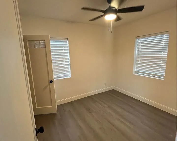 115 41st Ave NE — Photo 3