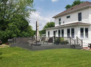 402 Buchanan St SW, Cascade, IA 52033