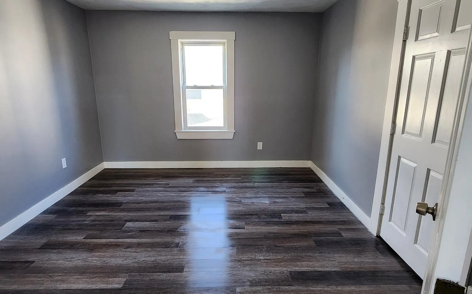3 bed, 1100 sqft, $2,300 — Photo 2