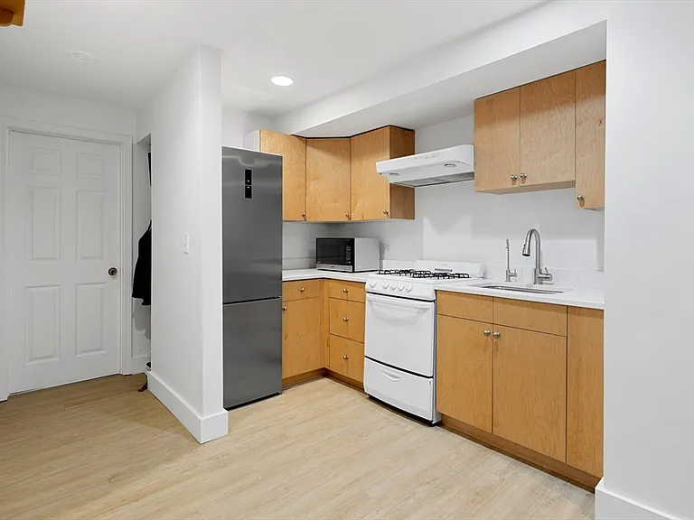 340 Harvard St #B — Photo 5