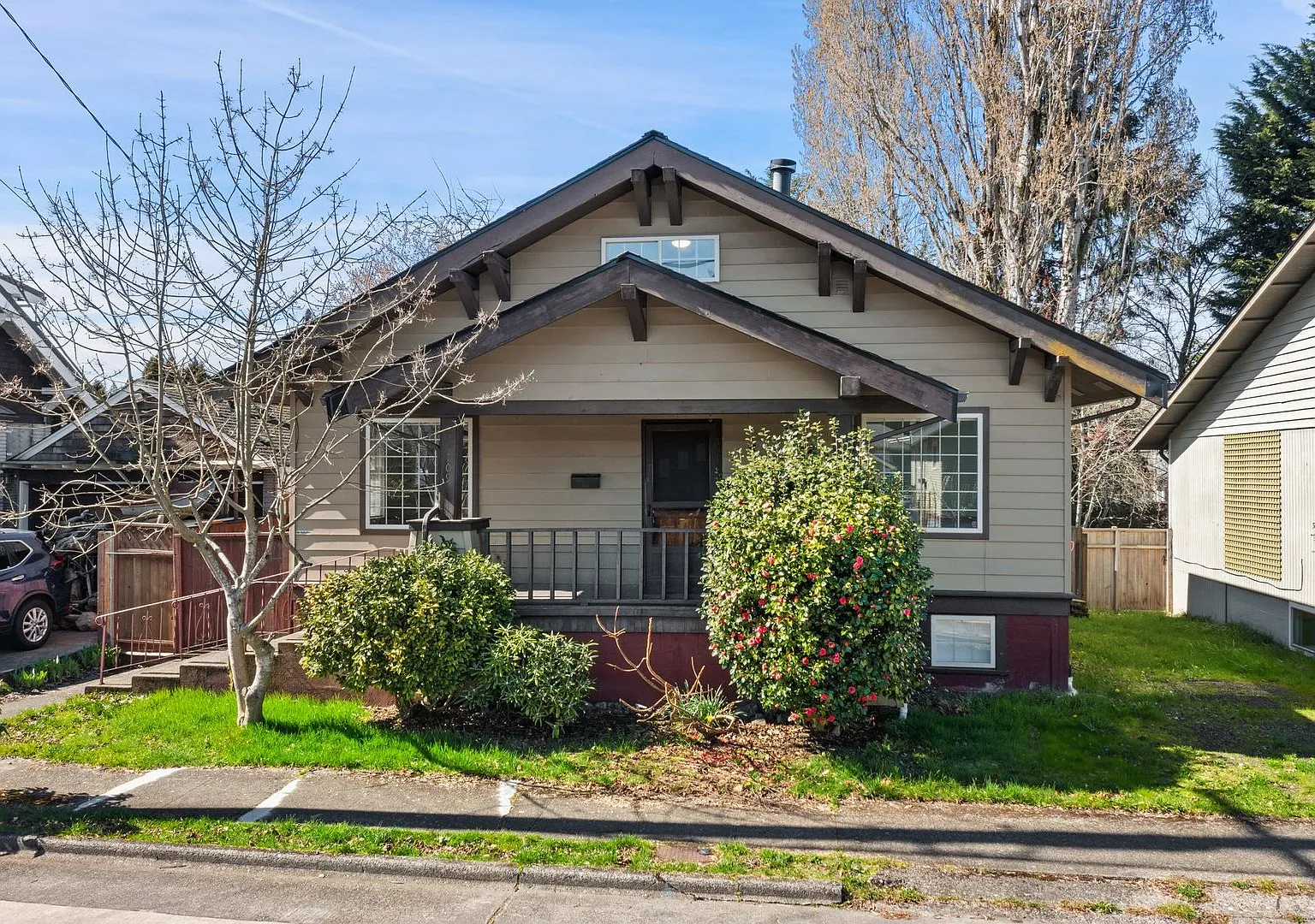 Tri-Level Home with Fenced Yard in West Bremerton — Photo 1