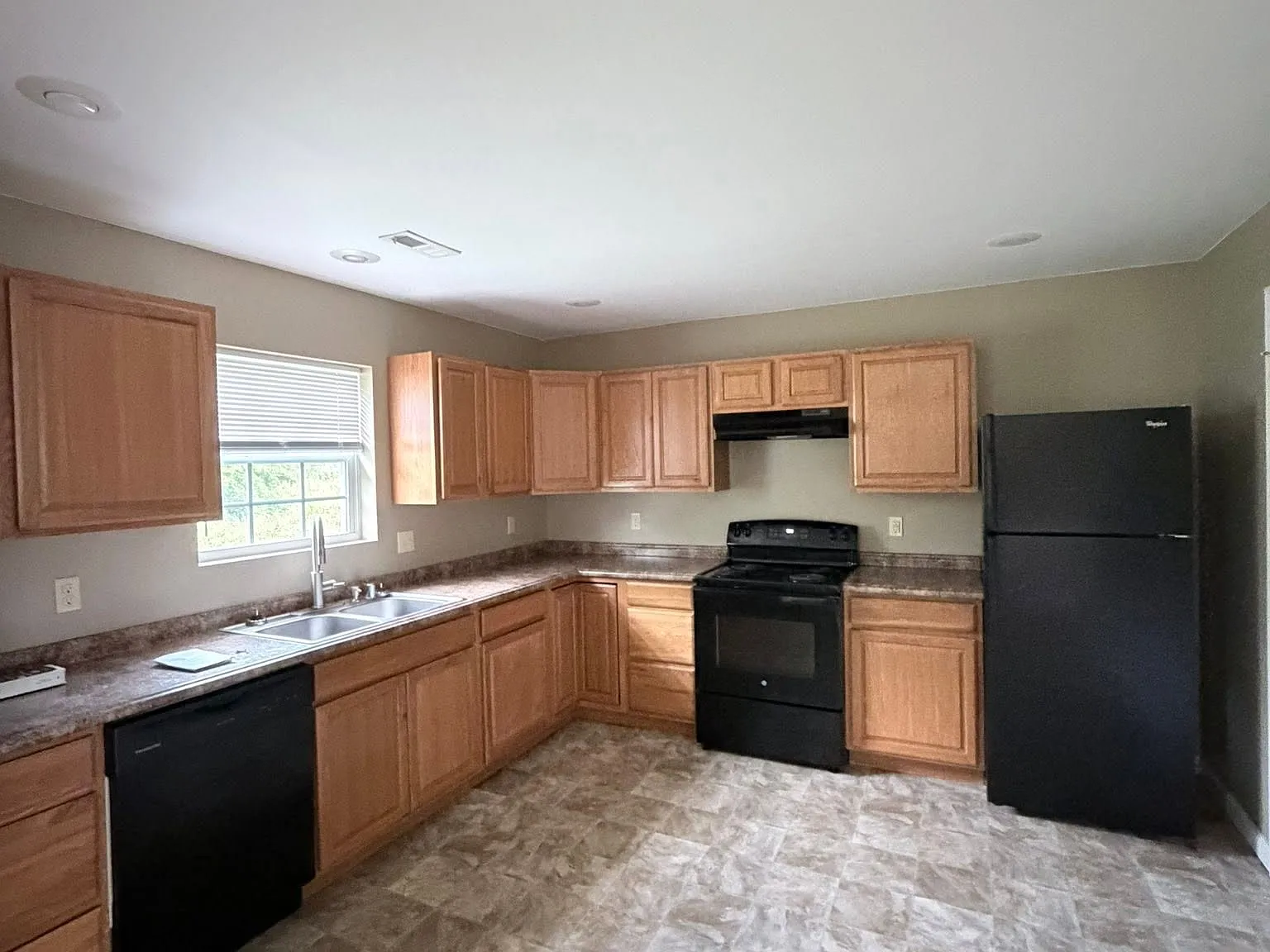 3 bed, $1,400 — Photo 4