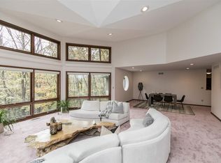 12 Valley View Cir NE, Iowa City, IA 52240