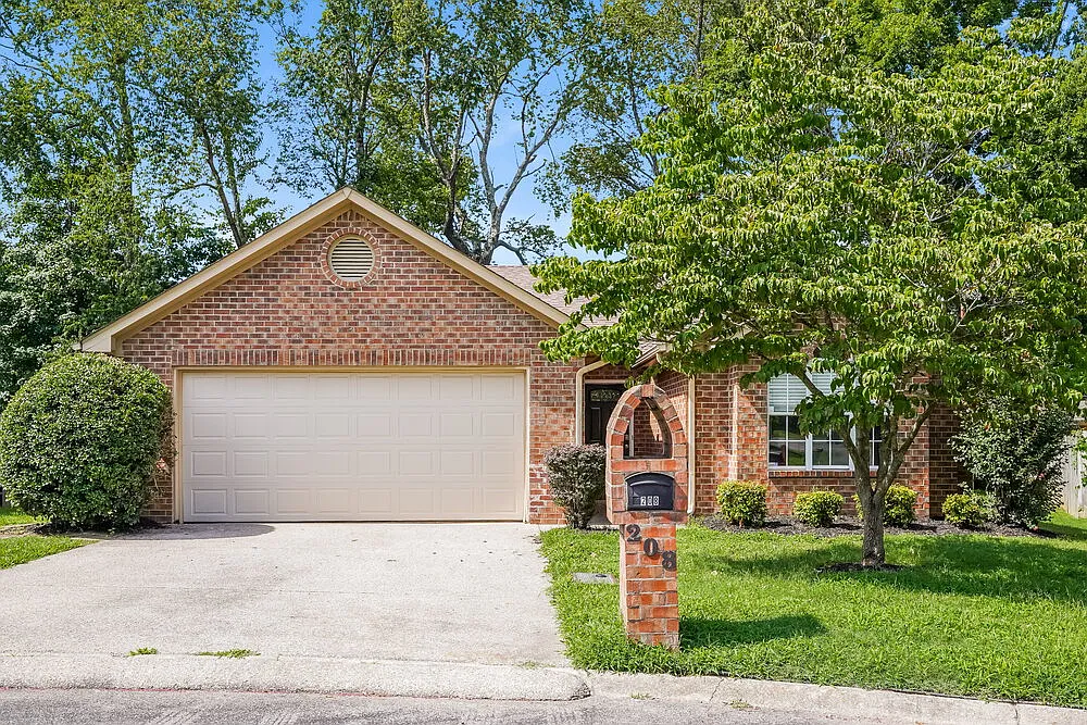 3 bed, 2.0 bath, 1437 sqft, $2,040 — Photo 1