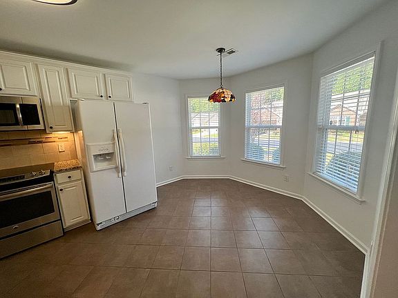 Breakfast room bay window