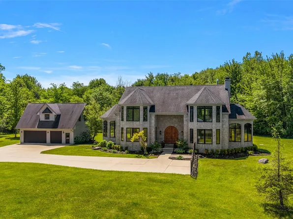 62502 Wayfaring Rd, Ray, MI 48096