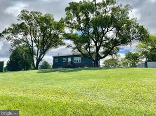 655 New Chester Rd, New Oxford, PA 17350