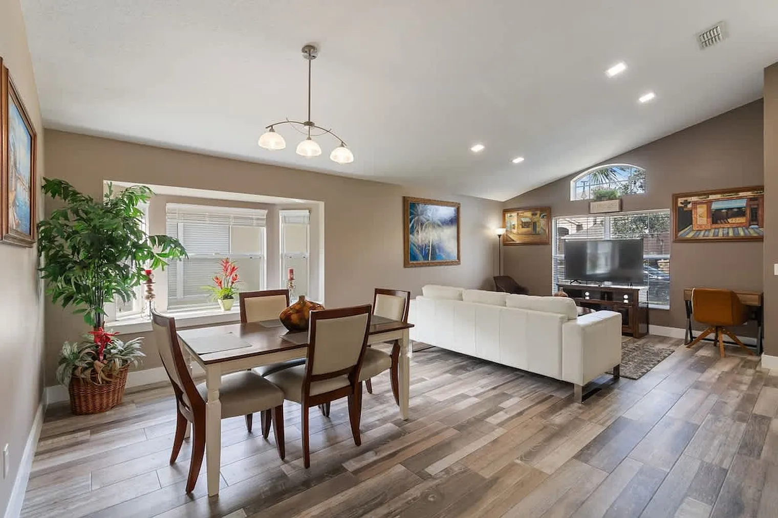 4 bed, 2.0 bath, 1937 sqft, $4,645 — Photo 2