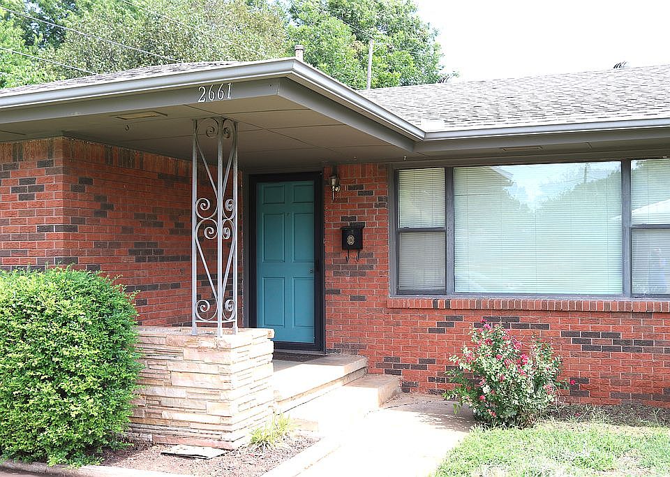 1st image of 2661 Lakeside Dr