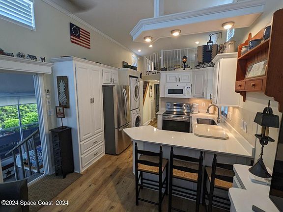 2nd image of 294 Horizon Ln