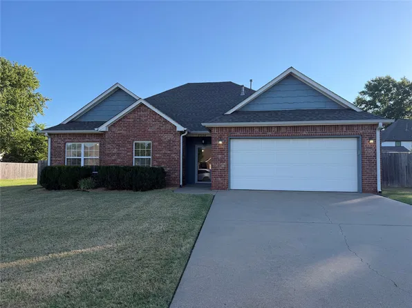 2504 Highwood Pl, Claremore, OK 74017