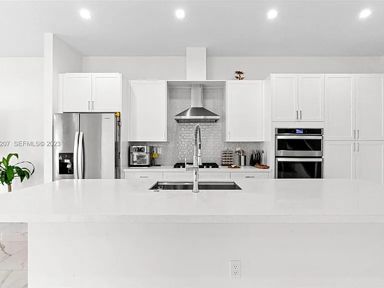 4389 NW 41st St — Photo 6