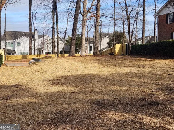 665 Dogwood Cir NW, Norcross, GA 30071