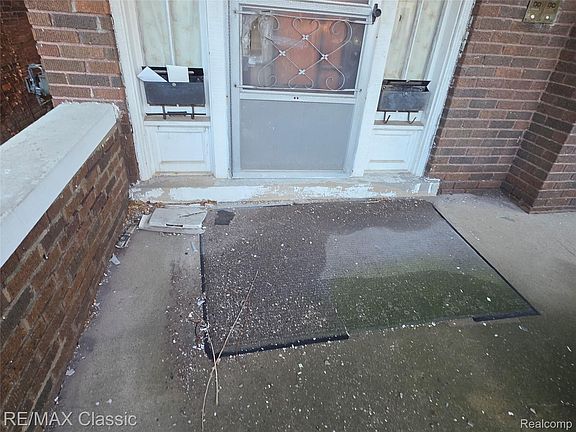 5th image of 4055 Carter St