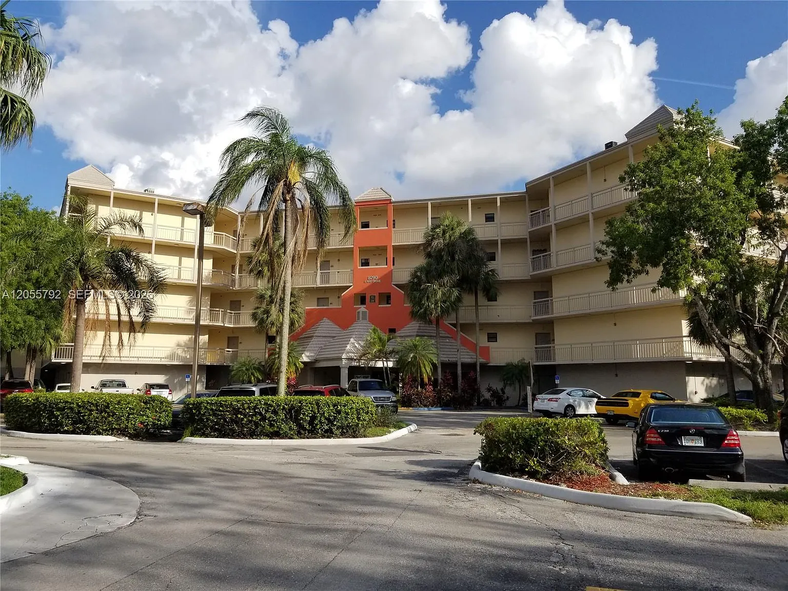 Las Vistas At Doral Condo — Photo 2
