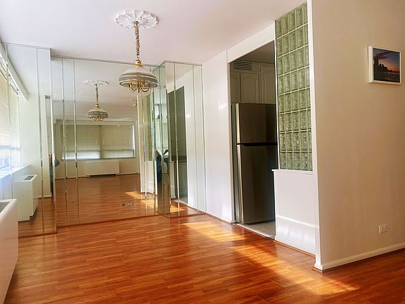 3rd image of 5701 N Sheridan Rd APT 11A
