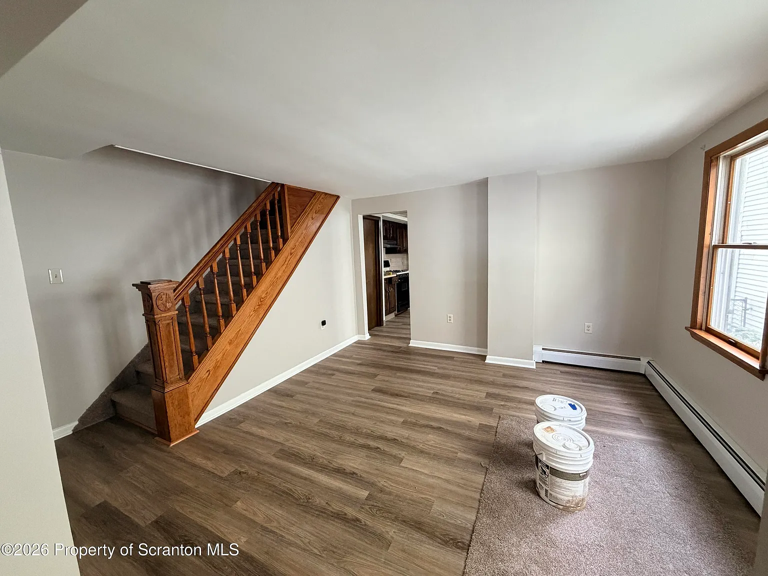 4 bed, 1.0 bath, 2000 sqft, $1,600 — Photo 3