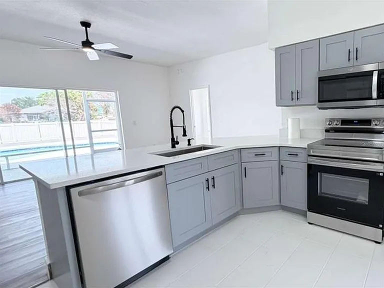 906 Berwick Dr — Photo 58